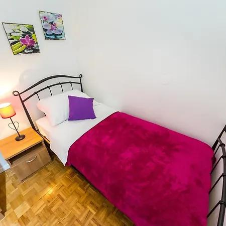 Colona Apartment *