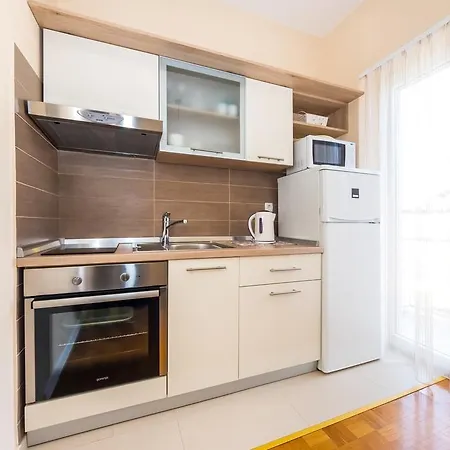 Colona Apartment *