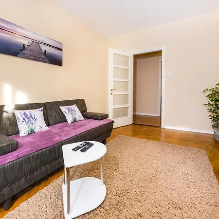 Colona Apartment